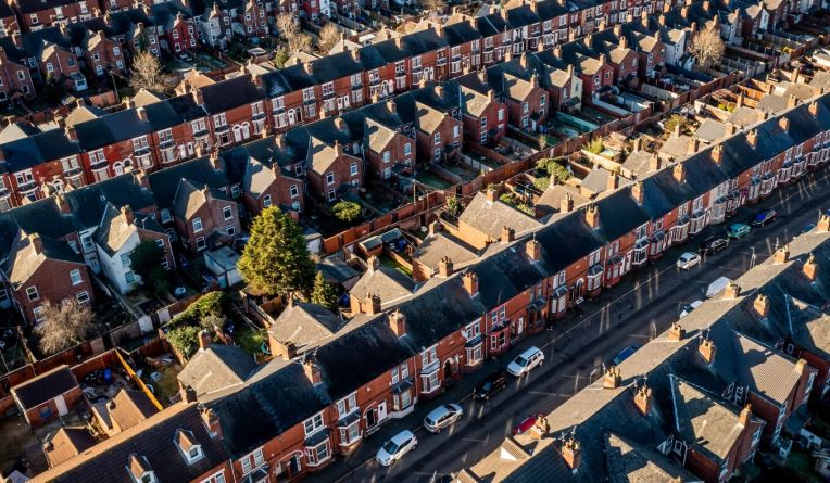 Telecoms tower next to a tennis court